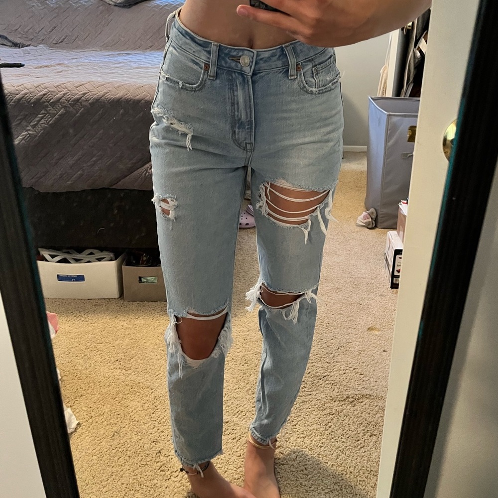 American Eagle light wash mom jeans